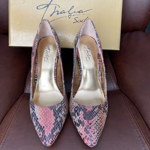 Elegant Thalia Sodi Heels 👠✨🔥